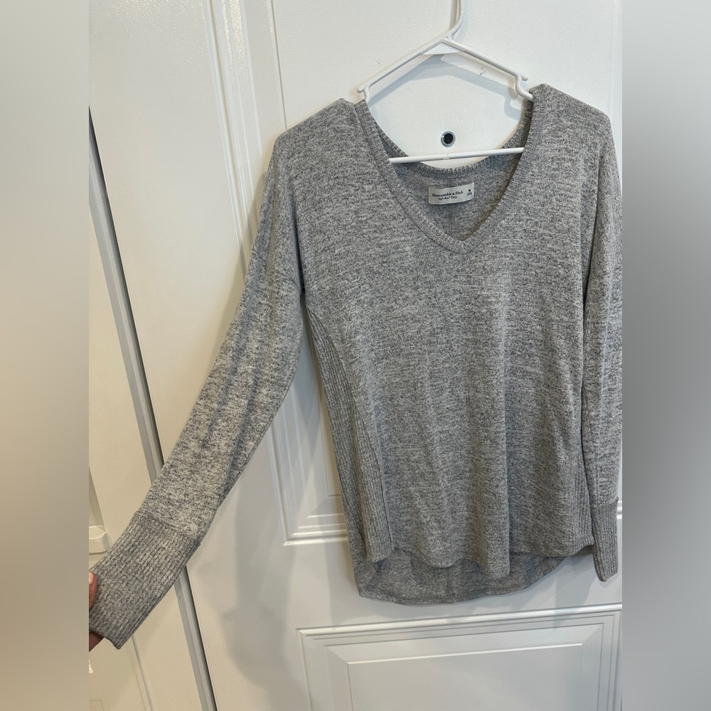 Abercrombie & Fitch Heather Gray Long Sleeve Sweater